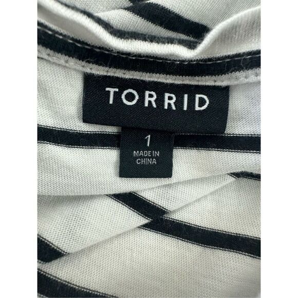 Torrid Size 1X VNeck Tee Shirt Black White Stripe Classic Nautical Preppy Casual - Picture 3 of 8